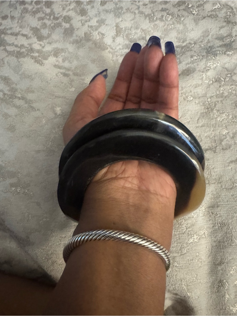 Handcrafted Horn-Effect Bangle Pair in Ivory and Brown Tones - Picture 3 of 5